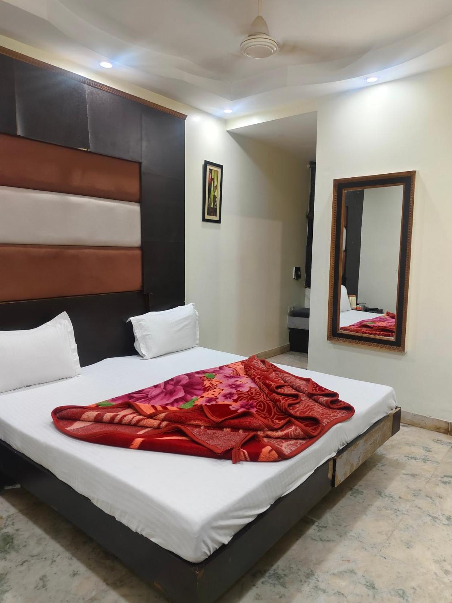 Hotel Family Spot Neu-Delhi Exterior foto